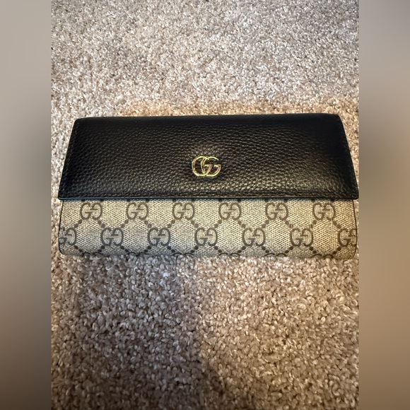 GG Black and Gold Crossbody Bag - Picture 6 of 7